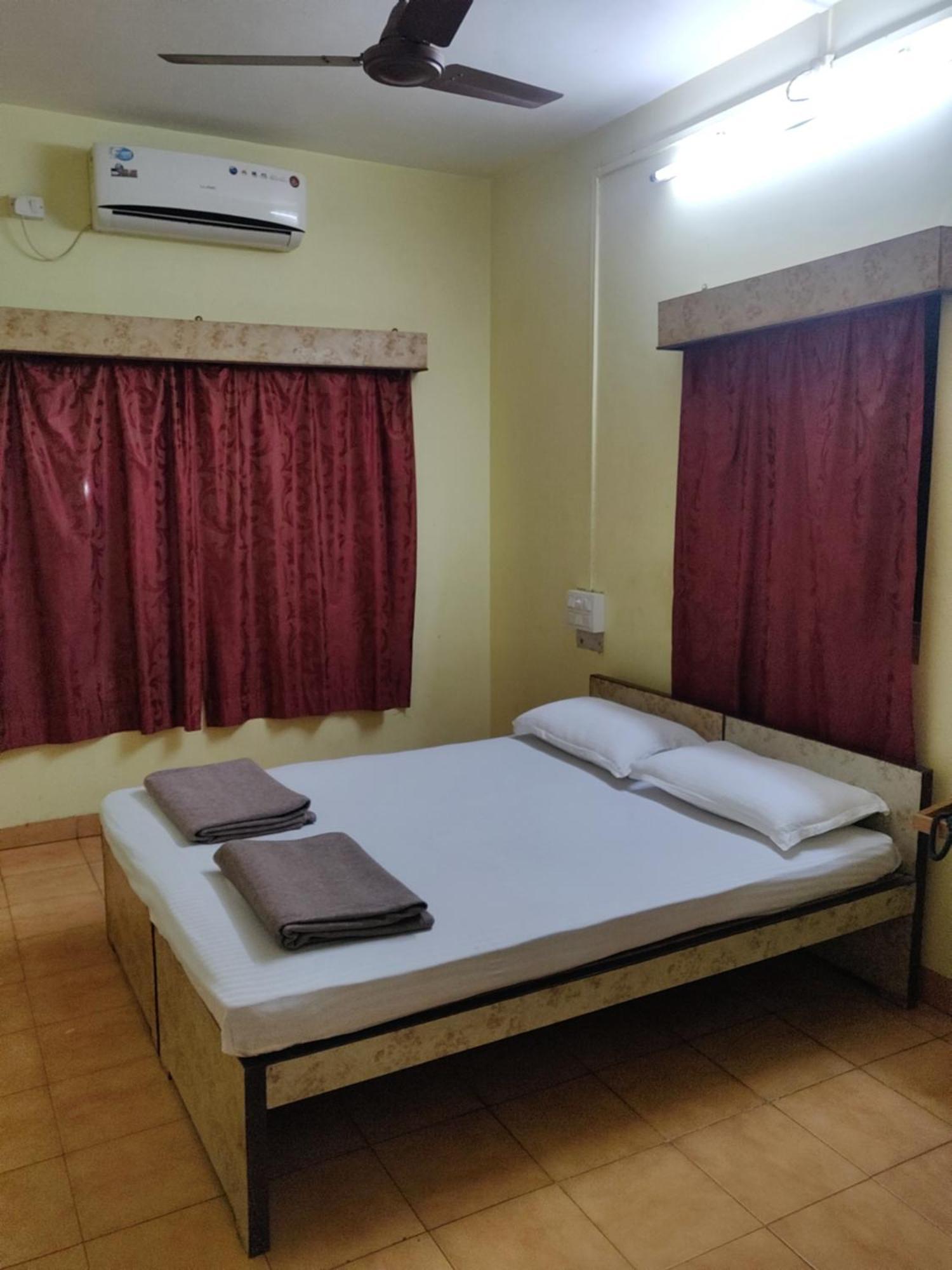 Shraddha Lodge Ratnāgiri Esterno foto