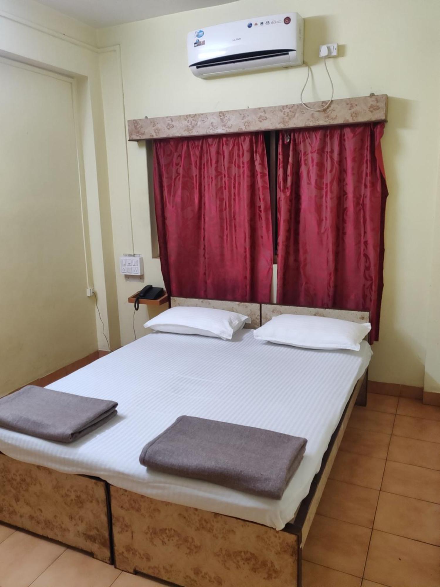 Shraddha Lodge Ratnāgiri Esterno foto