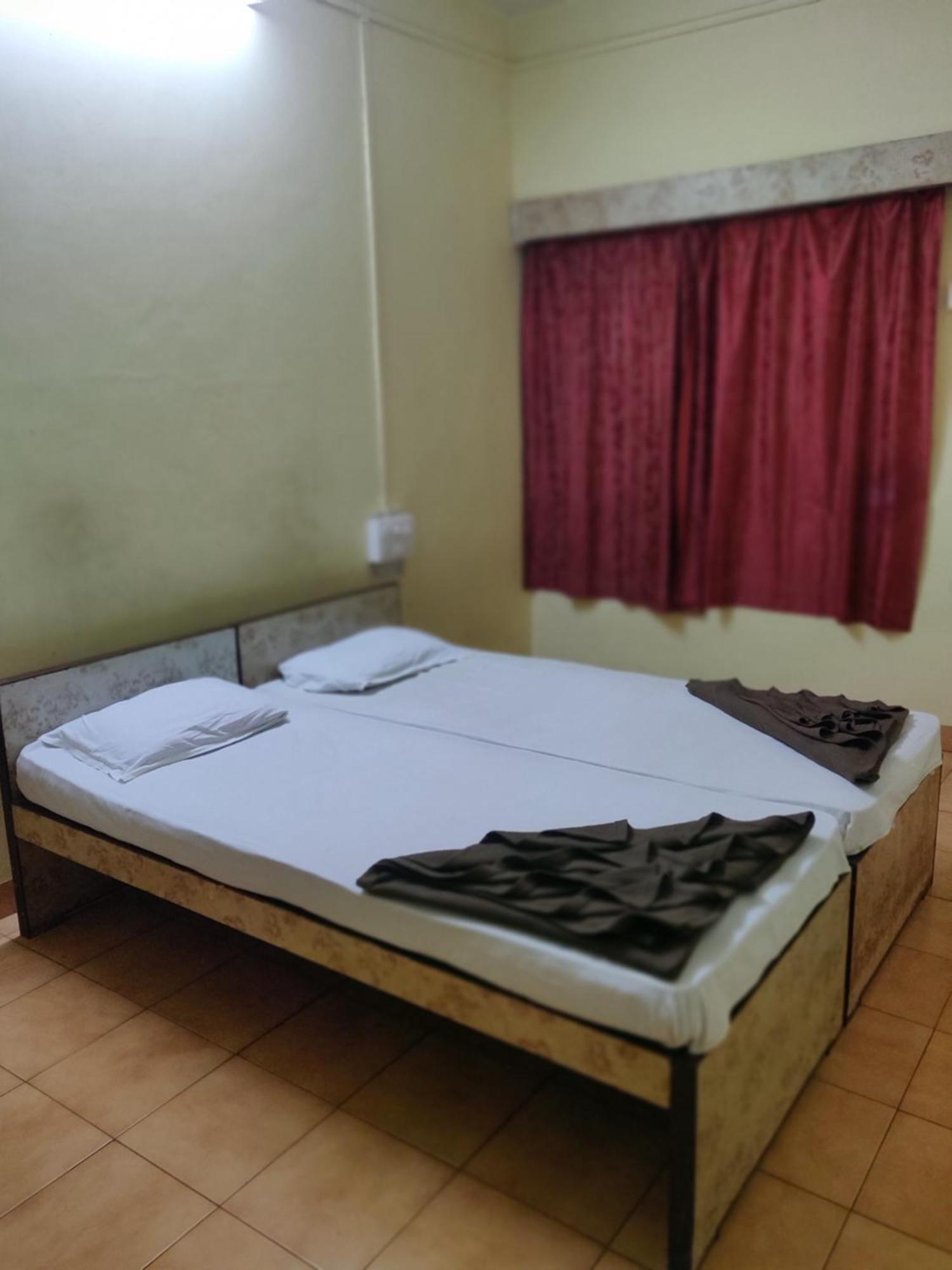 Shraddha Lodge Ratnāgiri Esterno foto